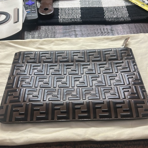 FENDI CLUTCH - Picture 3 of 6